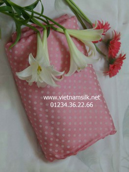 Vải lụa tơ tằm Vạn Phúc-V44-Màu hồng phấn họa tiết chấm bi