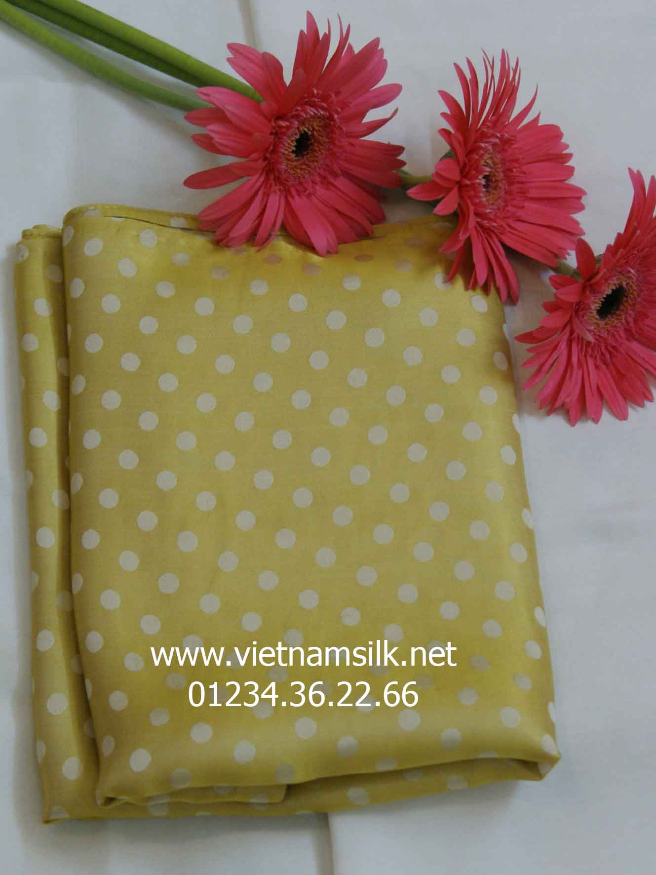 Vải lụa Hà Đông màu vàng họa tiết chấm bi V41