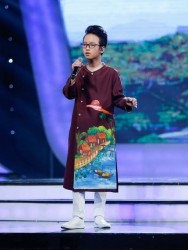 Quang Linh - VietNam Idol Kids trong trang phục áo dài cách tân cho bé trai