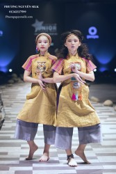 Áo dài trẻ em linen vàng nghệ thêu hình XTRC.012